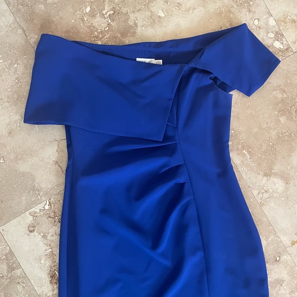 Blue long gown off shoulders size 16 - Picture 5 of 8